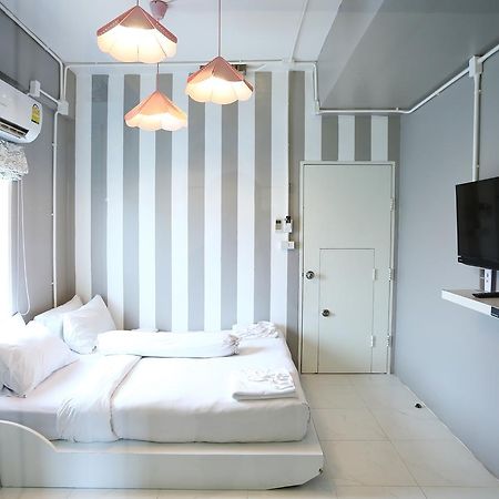Meroom Phuket Esterno foto